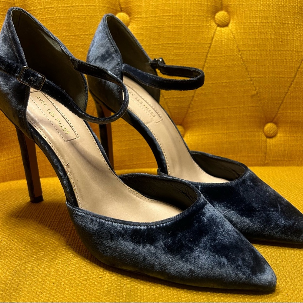 Alice + Olivia Black Heels with Ankle Strap